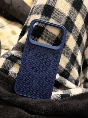Sleek Navy Blue Honeycomb Case